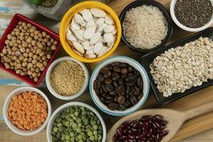 variété de légumineuse des graines dans boules photo