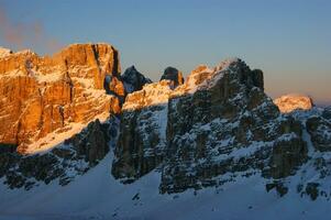 vue de le dolomites Montagne intervalle photo