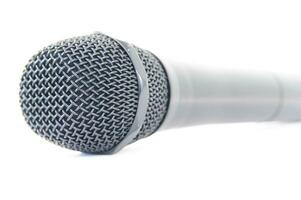 une microphone sur une blanc Contexte photo