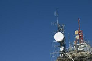 une la tour avec antennes photo