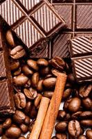 bâtons de chocolat, café et cannelle photo