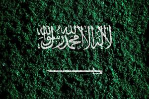 drapeau de Royaume de saoudien Saoudite sur une texturé Contexte. concept collage. photo