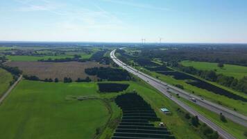 aérien vue sur le a7 autoroute dans nord Allemagne entre des champs et prairies. photo