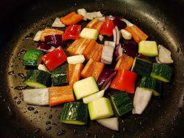 filet de cabillaud rôti aux légumes méditerranéens photo