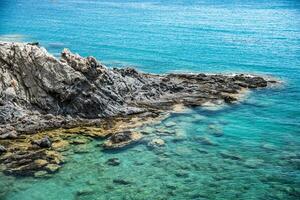 clair l'eau par le plage dans Rhodes près Lindos, Grèce photo