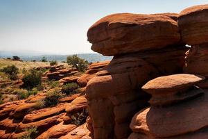 roches rouges dans le plateau sud-africain de magaliesberg photo