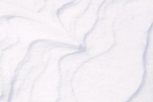 texture de neige blanche et propre faite de cristaux de glace photo