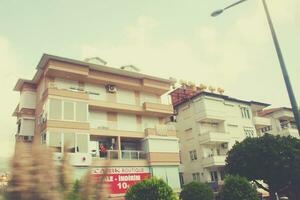 intéressant original turc des rues et Maisons dans le ville de Alanya photo