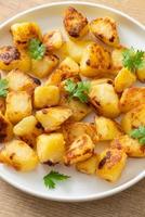 pommes de terre rôties ou grillées sur assiette