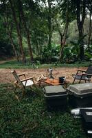 feu de camp dans le forêt tropicale photo