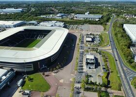 aérien vue de moderne Football stade mk Don à Milton Keynes ville de Angleterre uni Royaume, le métrage a été capturé sur août 21, 2023 pendant brillant ensoleillé journée avec drone caméra photo