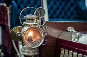 gaz phare de ancien, vétéran voiture sur une classique voiture spectacle dans Brighton, est sussexe, Royaume-Uni photo
