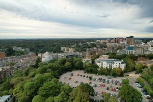 Ariel métrage de attrayant touristique destination à bournemouth ville sablonneux plage et océan de Angleterre génial Grande-Bretagne, aérien métrage capturé avec drone caméra sur août 23, 2023 pendant ensoleillé journée. photo