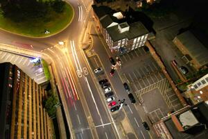 aérien vue de illuminé centre ville bâtiments, routes et central luton ville de Angleterre Royaume-Uni à début de clair temps nuit de septembre 5ème, 2023 photo