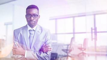 jeune homme d'affaires dans son bureau photo