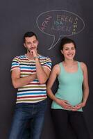 couple enceinte écrit sur un tableau noir photo