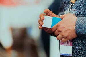 les hommes d'affaires échange affaires cartes photo