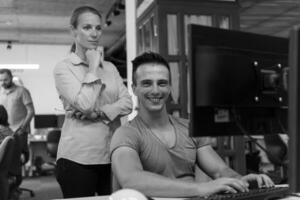 couple d'affaires au bureau photo