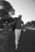 joueur de golf marchant photo