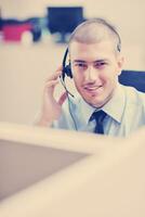 homme d'affaires avec un casque photo