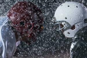 deux américain Football joueurs visage à visage dans silhouette ombre sur blanc Contexte photo