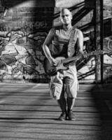 joueur de guitare de musique en plein air photo