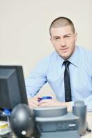 homme d'affaires avec un casque photo