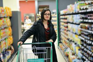 jeune femme, dans, achats photo