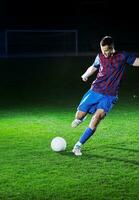 joueur de football en action photo