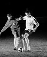 joueurs de football en action pour le ballon photo