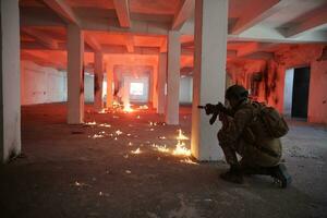 troupes militaires en action environnement urbain photo