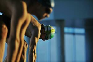 jeune nageur au départ de la natation photo