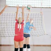 filles, jouer, volley-ball, intérieur, jeu photo