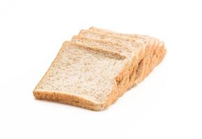 pain de blé entier sur fond blanc photo