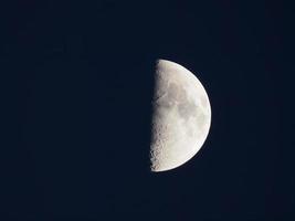 premier quartier de lune photo