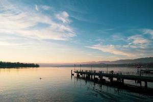 Lever du soleil au lac de Zurich, Suisse, Europe photo