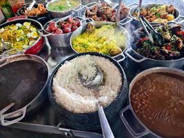 cuisine minas gerais faite au feu de bois avec riz, haricots, feijoada, photo