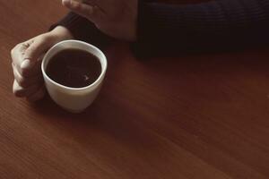 femme au café photo