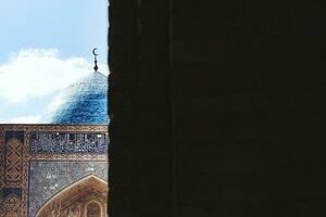 vue de le magnifique bleu dôme de le mosquée Kalyan. un de le le plus ancien et le plus grand mosquée dans central Asie. principale cathédrale mosquée de Boukhara photo