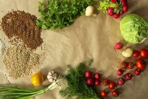 Frais des légumes. utile et en bonne santé en mangeant photo