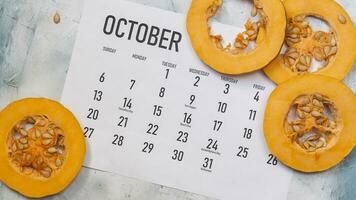 octobre 2019 papier calendrier avec citrouille tranches photo