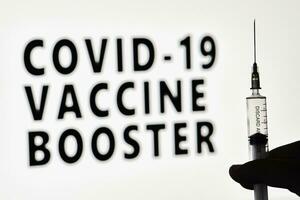 covid-19 vaccin booster dose photo