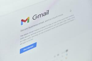 Google courrier ou Gmail la toile page sur ordinateur moniteur photo