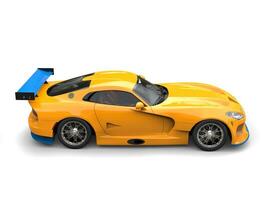 Soleil Jaune supercar avec bleu aéro palmes et ailes - 3d illustration photo