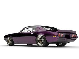 métallique foncé violet magnifique ancien américain classique voiture - arrière vue photo
