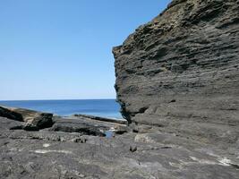 falaises et atlantique océan, rochers mur et lagune, beauté dans la nature. vacances voyage relaxation Contexte photo