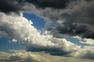 orageux ciel et des nuages photo