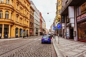 Prague, tchèque république, - 17 fév 2018 - un de le central des rues dans Prague avec parking pour désactivée gens photo