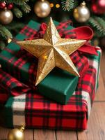 photo de Noël d'or étoile un haut une pile de cadeaux enveloppé dans rouge et vert plaid sur une en bois sol avec doux tapis. ai généré