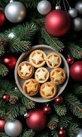 photo de Noël pin arbre orné avec hacher tartes. ai généré